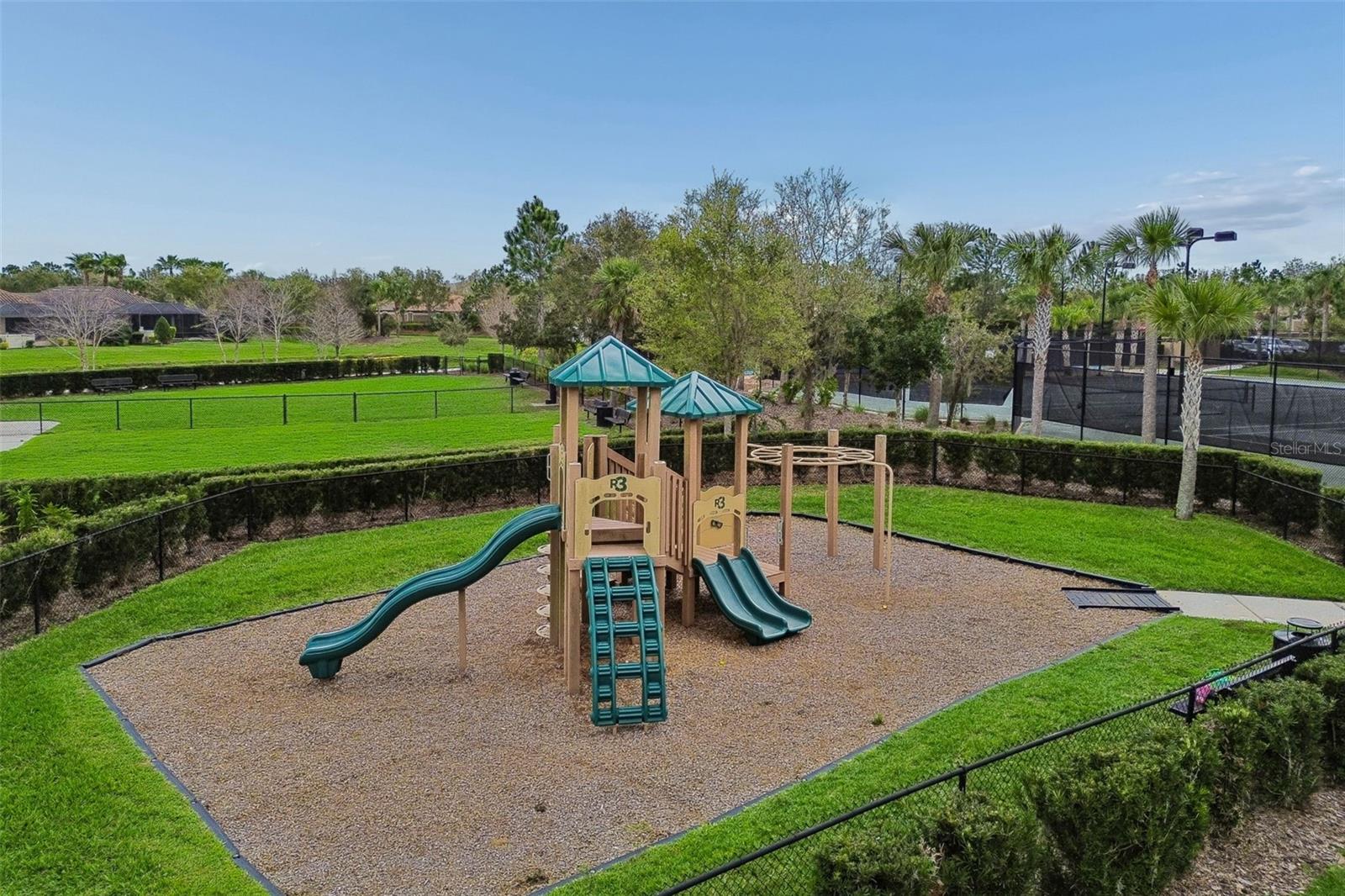 Listing photo id 88 for 3462 Forsythia Drive