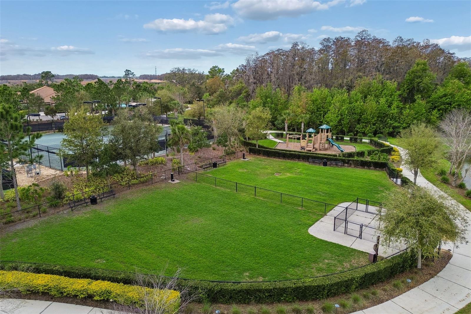 Listing photo id 89 for 3462 Forsythia Drive