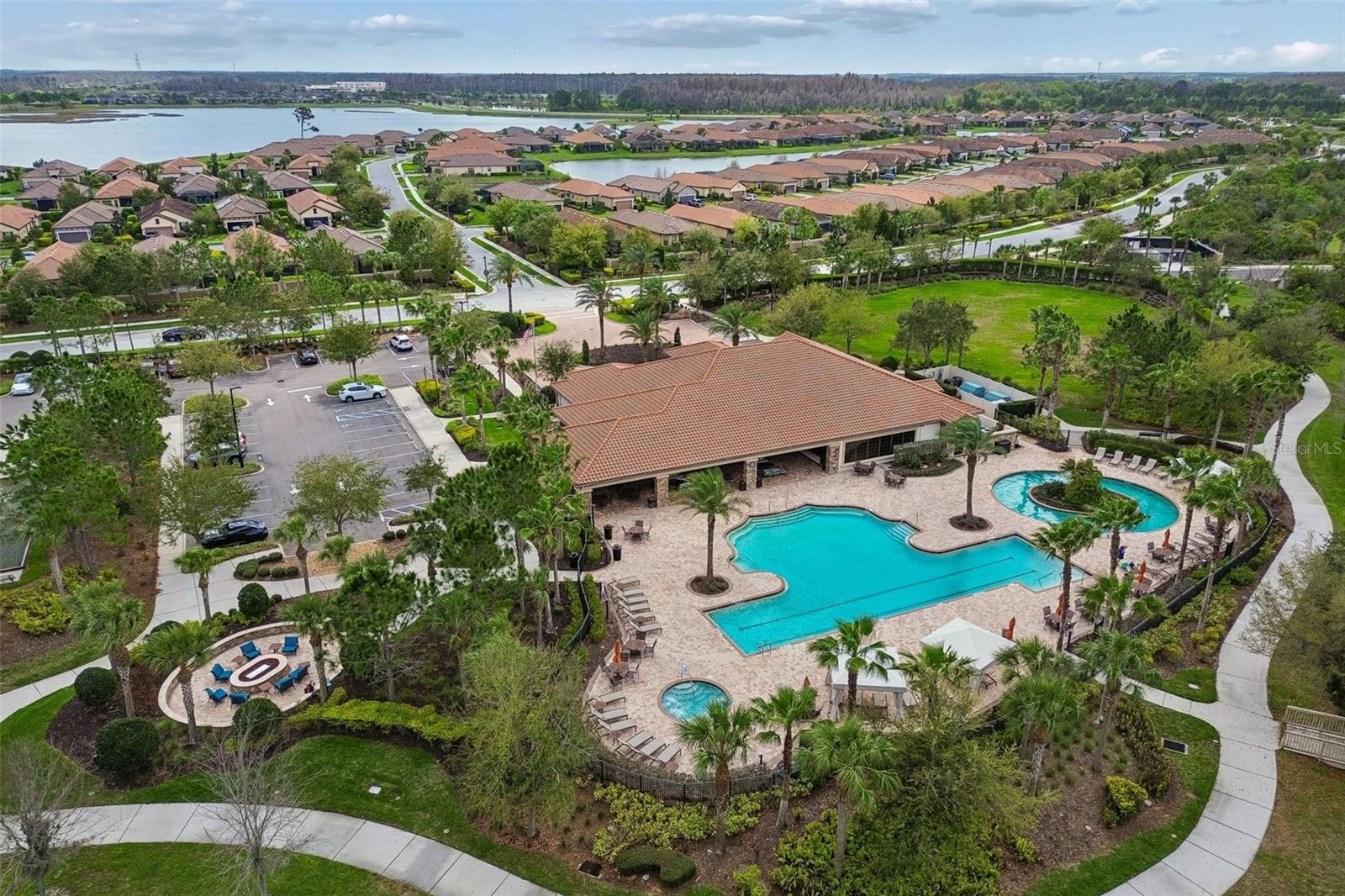 Listing photo id 92 for 3462 Forsythia Drive