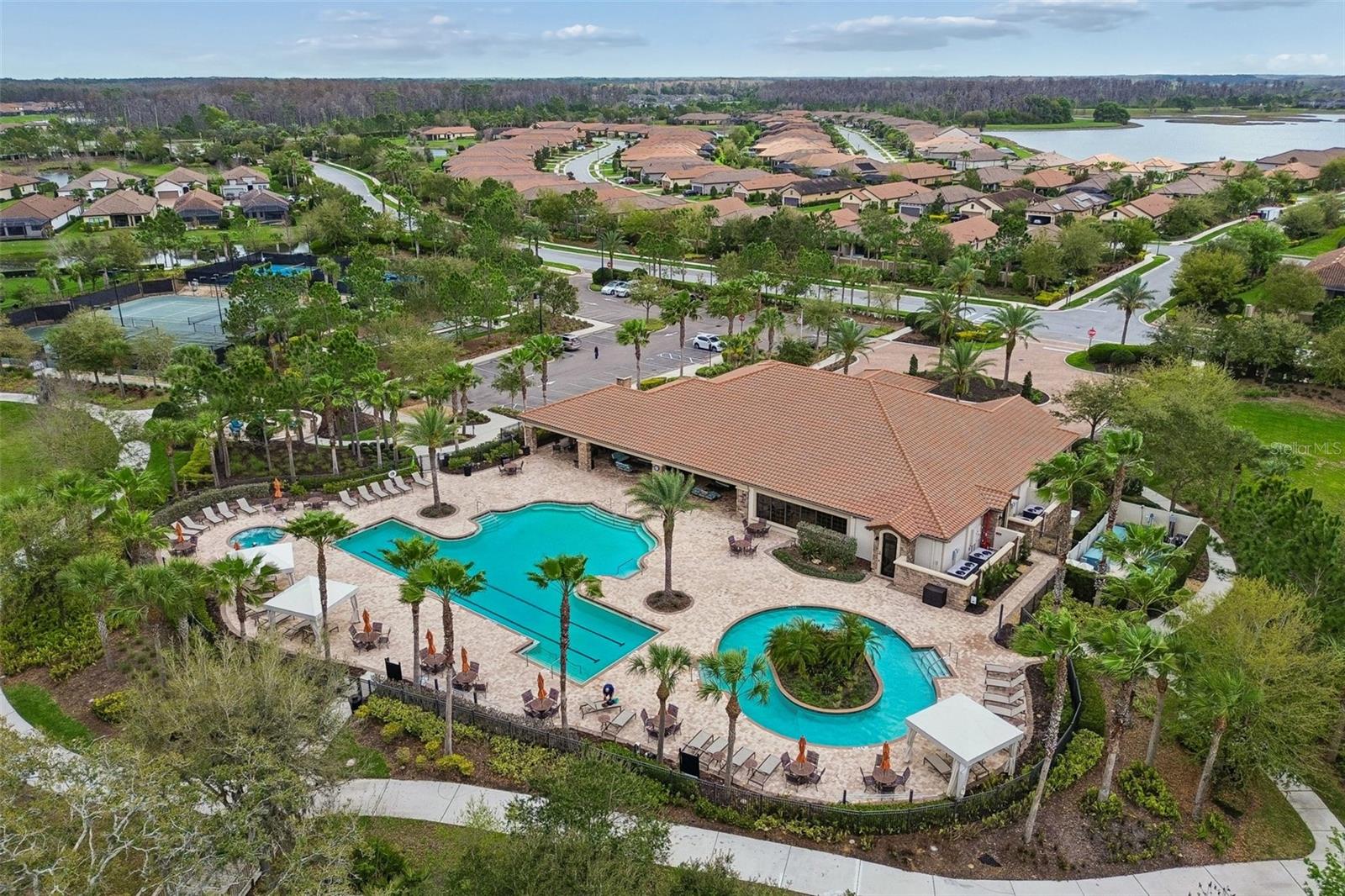 Listing photo id 93 for 3462 Forsythia Drive