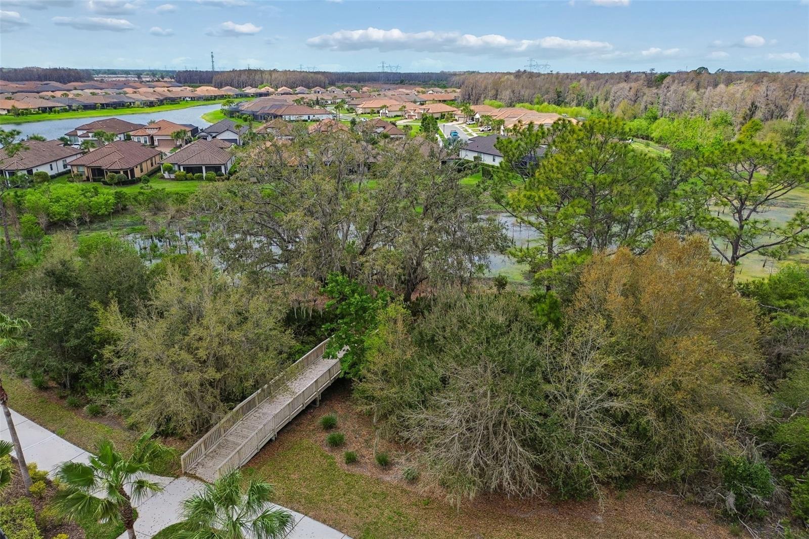 Listing photo id 94 for 3462 Forsythia Drive