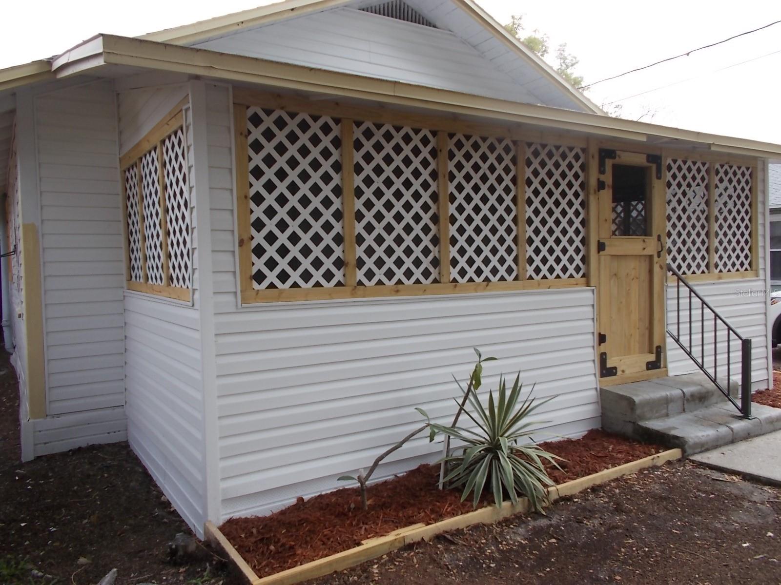 Image 3 of 17 For 518 6th Avenue Sw