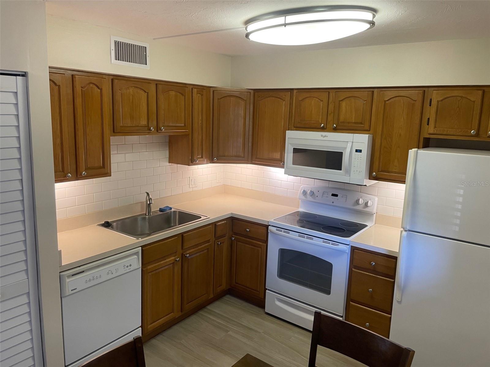 Image 5 of 14 For 370 Base Avenue E 107