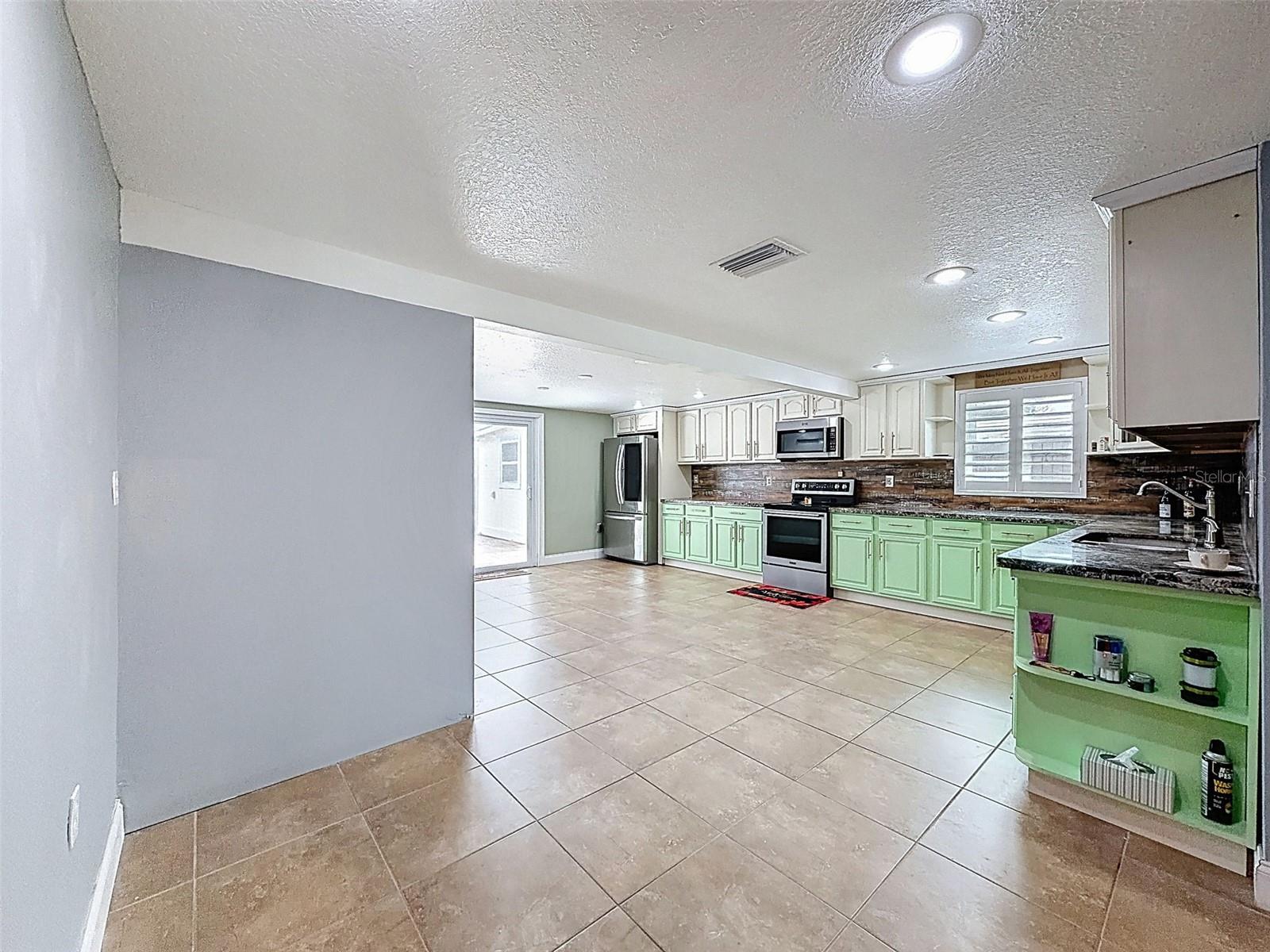 Image 11 of 56 For 5264 Idlewild Street