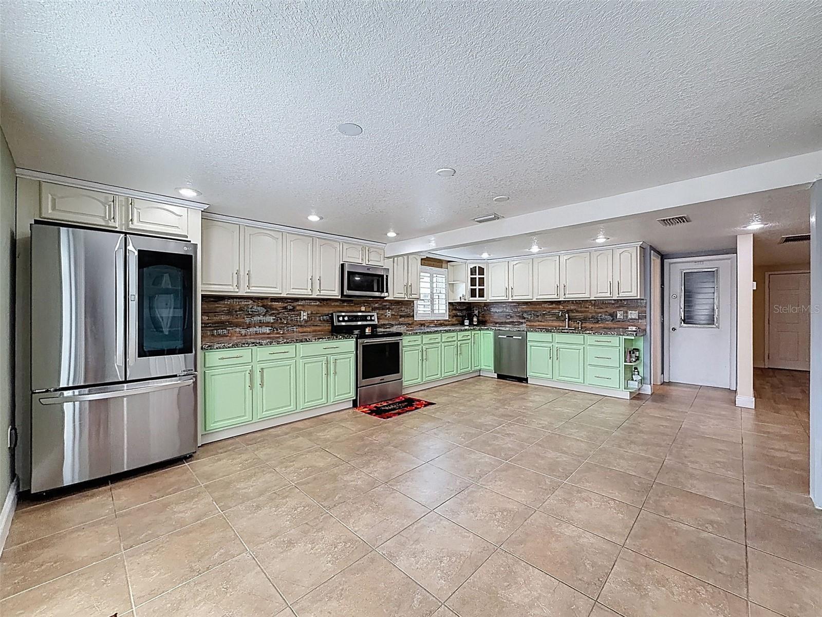 Image 12 of 56 For 5264 Idlewild Street