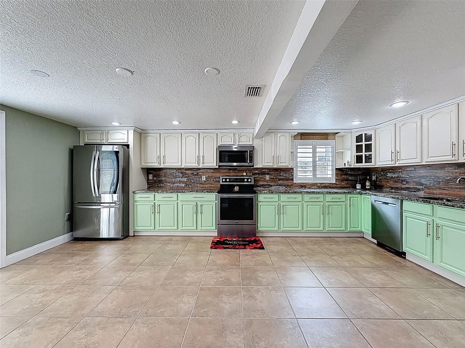 Image 13 of 56 For 5264 Idlewild Street