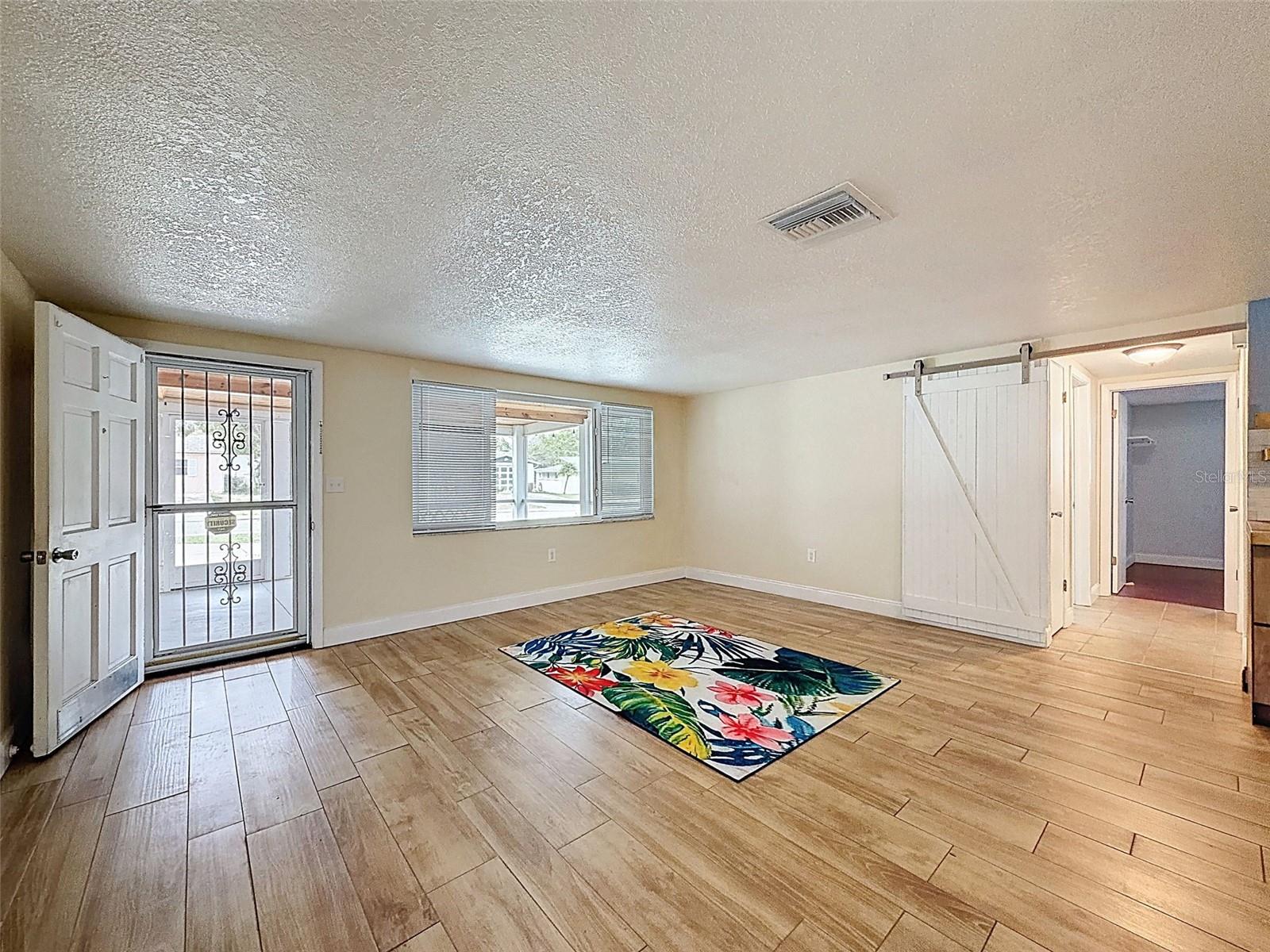 Image 6 of 56 For 5264 Idlewild Street