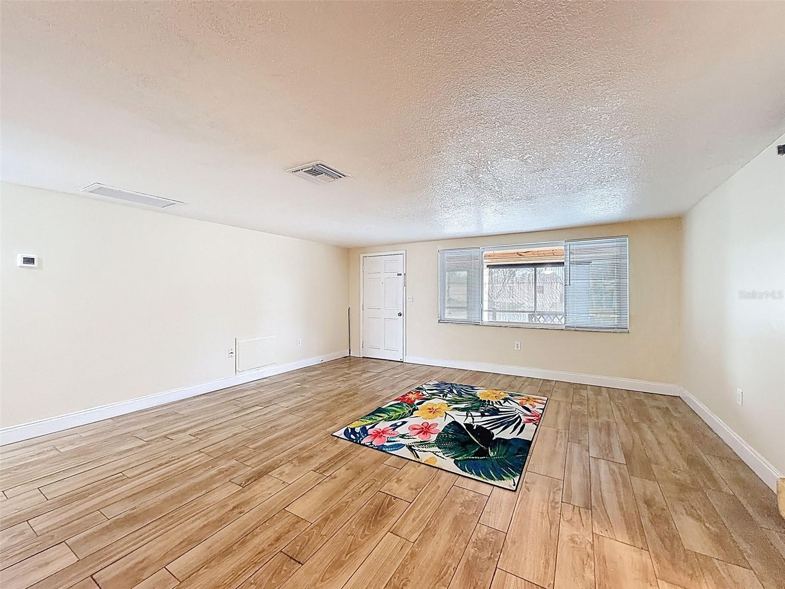 Image 7 of 56 For 5264 Idlewild Street