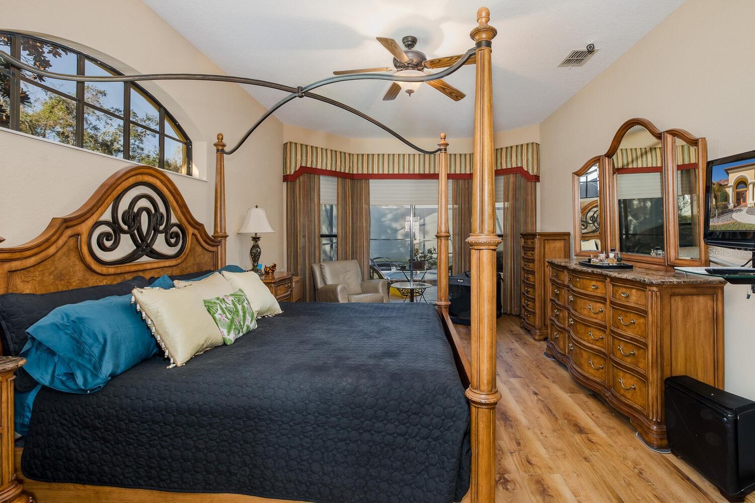 Image 29 of 69 For 427 Archway Drive