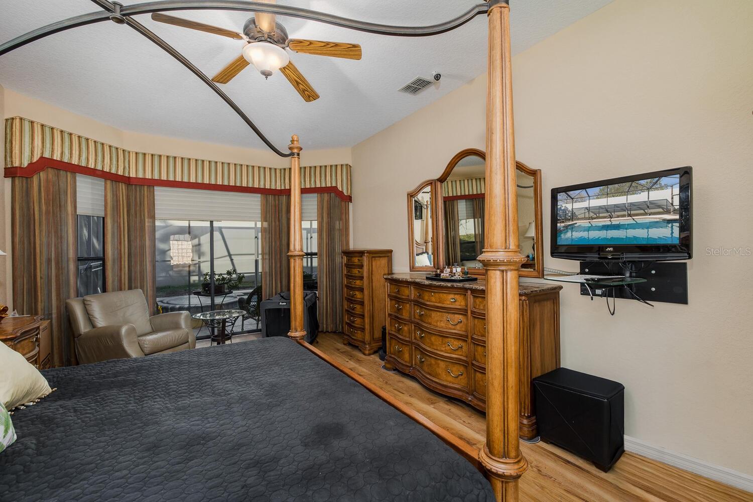 Image 30 of 69 For 427 Archway Drive