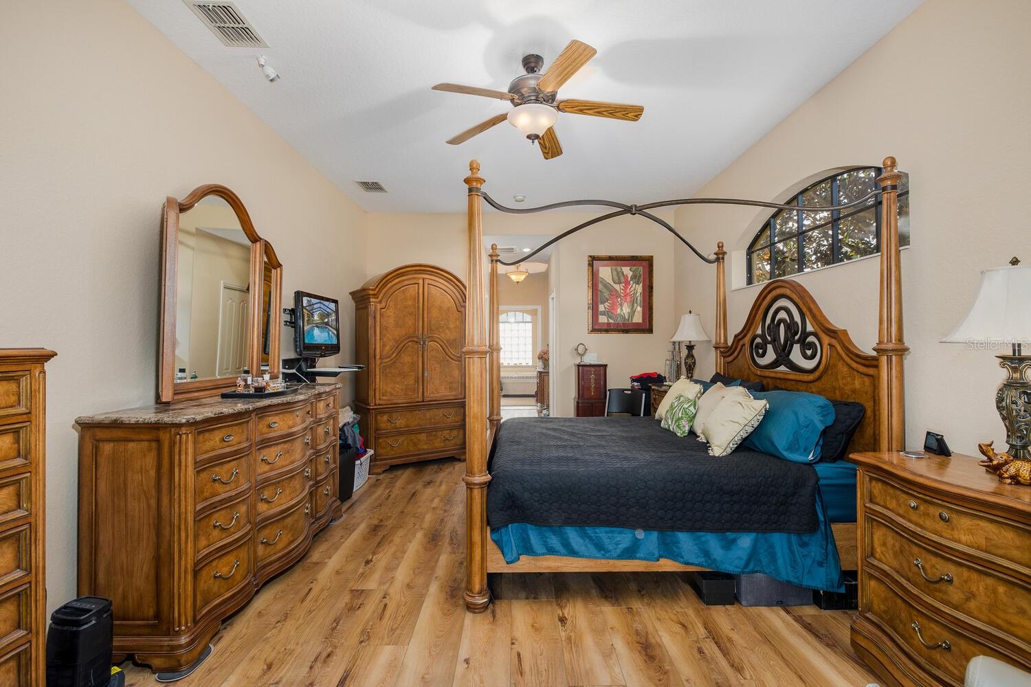 Image 31 of 69 For 427 Archway Drive