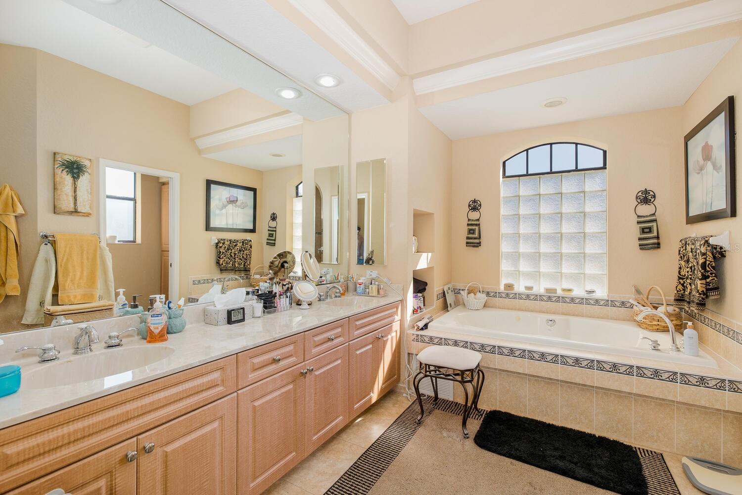 Image 32 of 69 For 427 Archway Drive