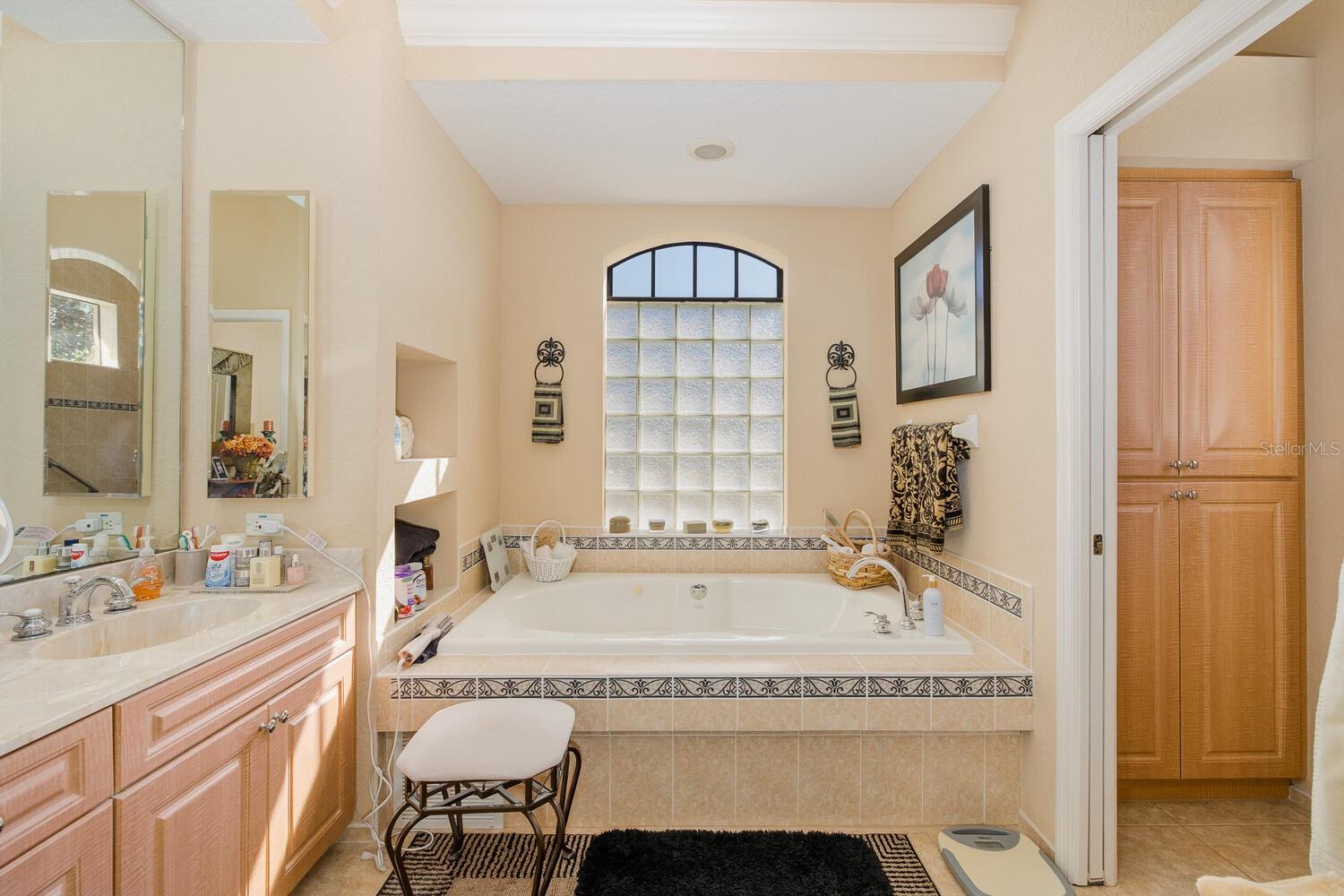 Image 33 of 69 For 427 Archway Drive