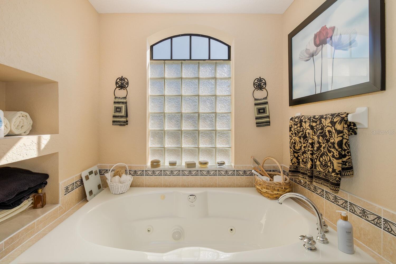 Image 34 of 69 For 427 Archway Drive