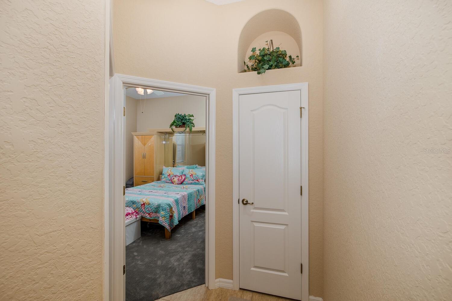 Image 36 of 69 For 427 Archway Drive