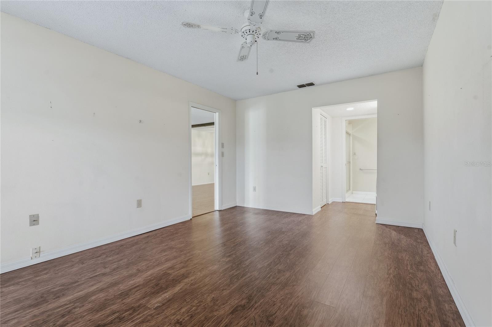 Image 20 of 47 For 11241 Dollar Lake Drive 4