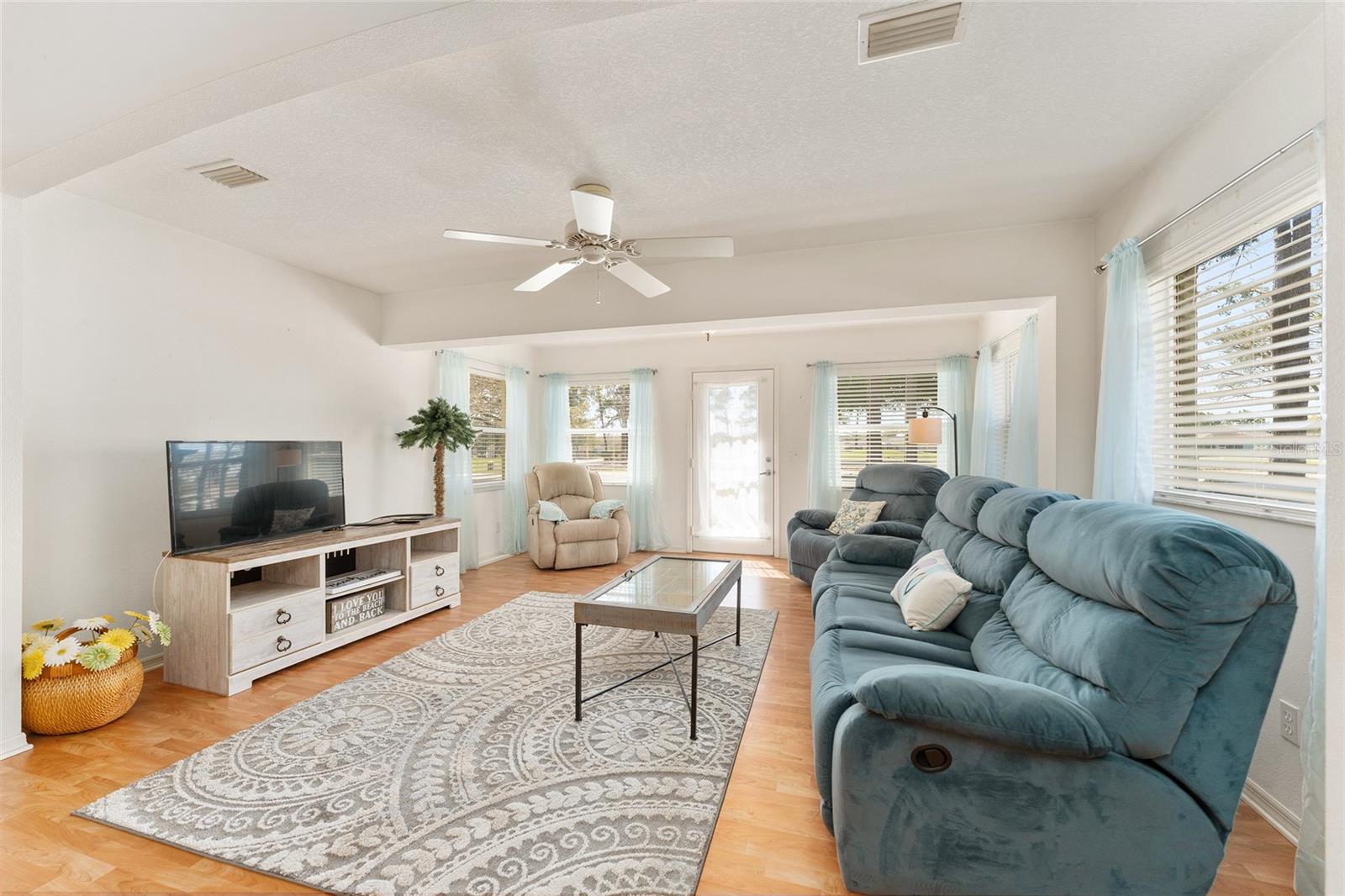 Image 26 of 74 For 9662 93rd Loop