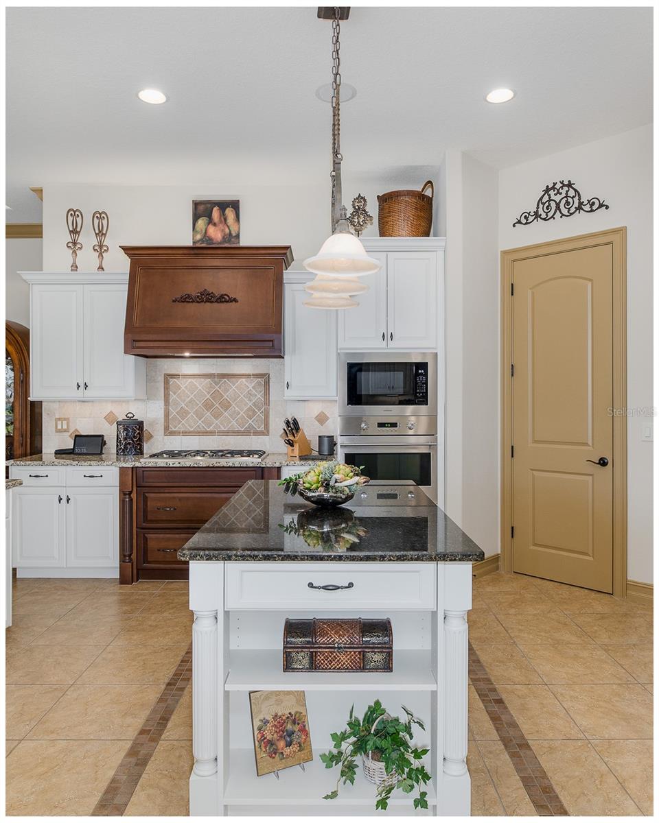 Image 24 of 97 For 10435 Pontofino Circle