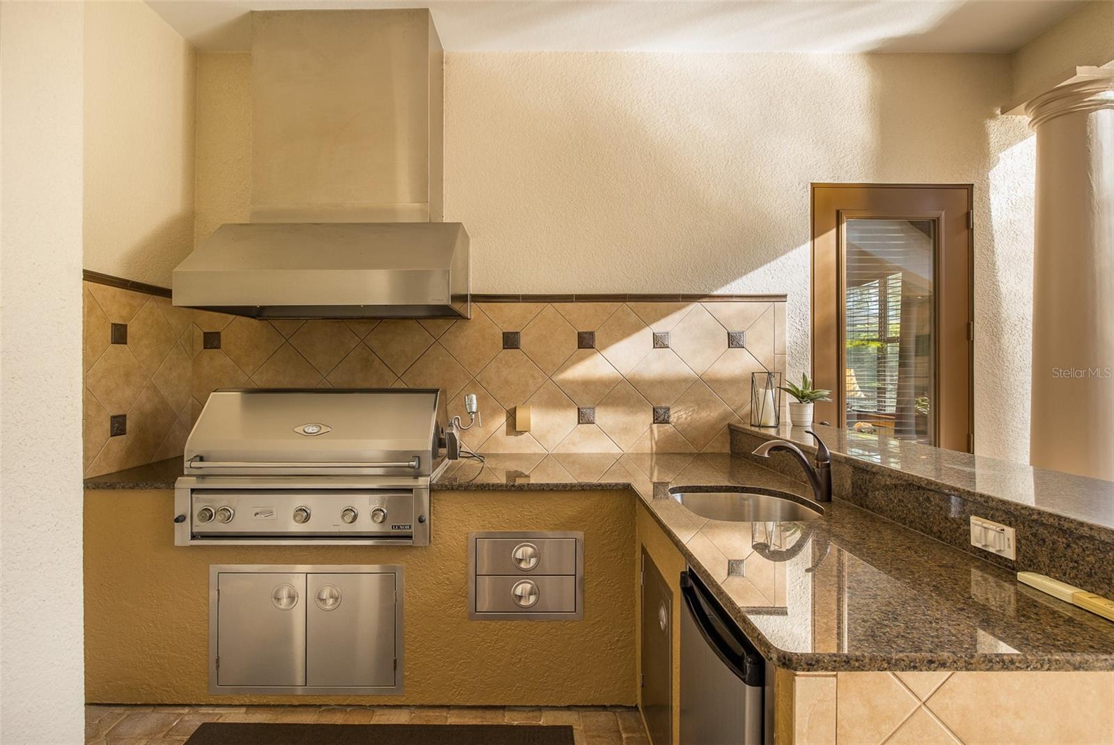 Image 71 of 97 For 10435 Pontofino Circle