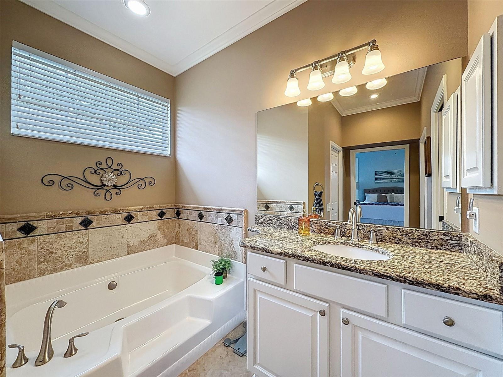 Image 35 of 93 For 15021 Tamarind Loop