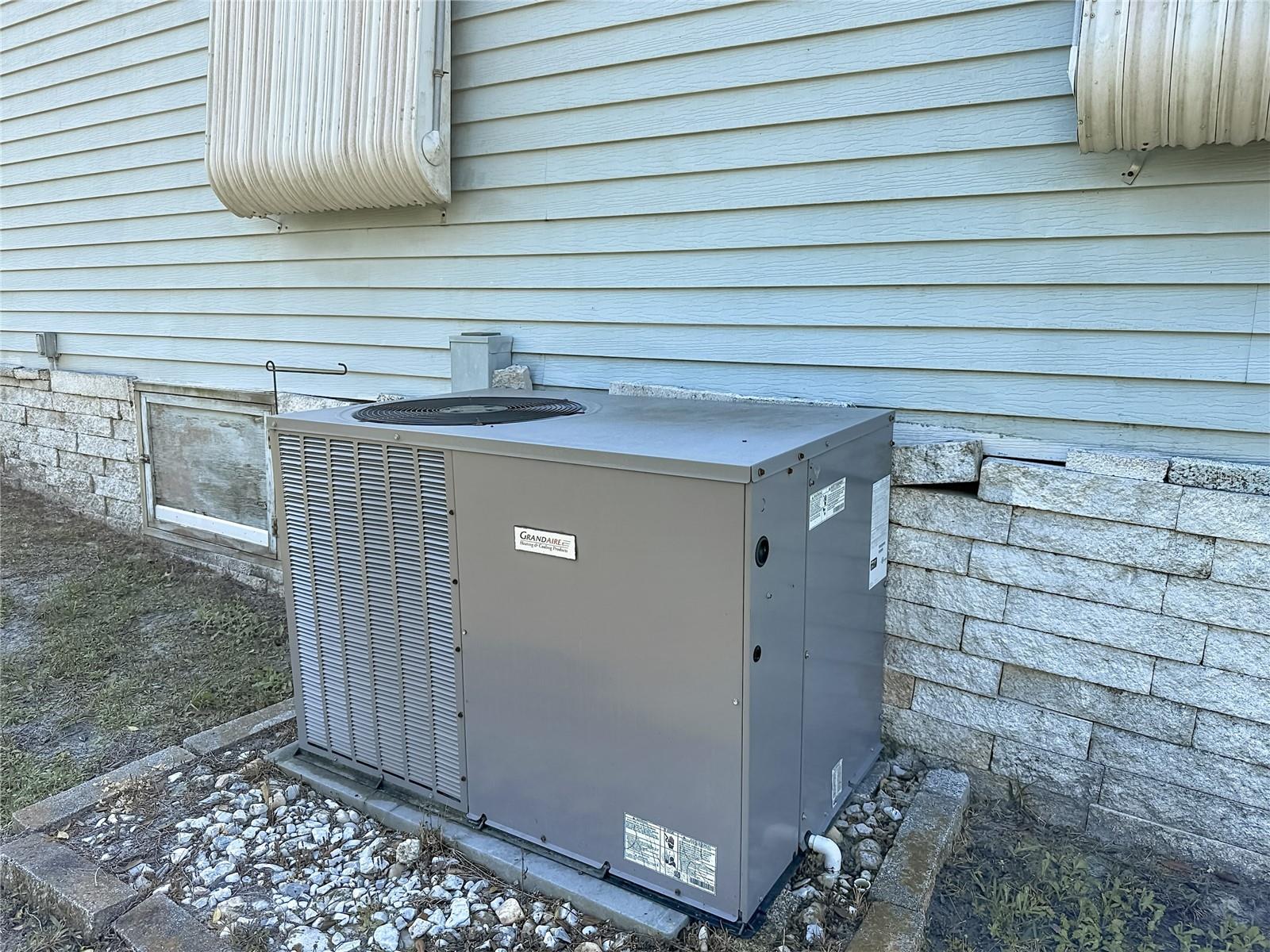 Image 39 of 54 For 10321 Marinette Avenue