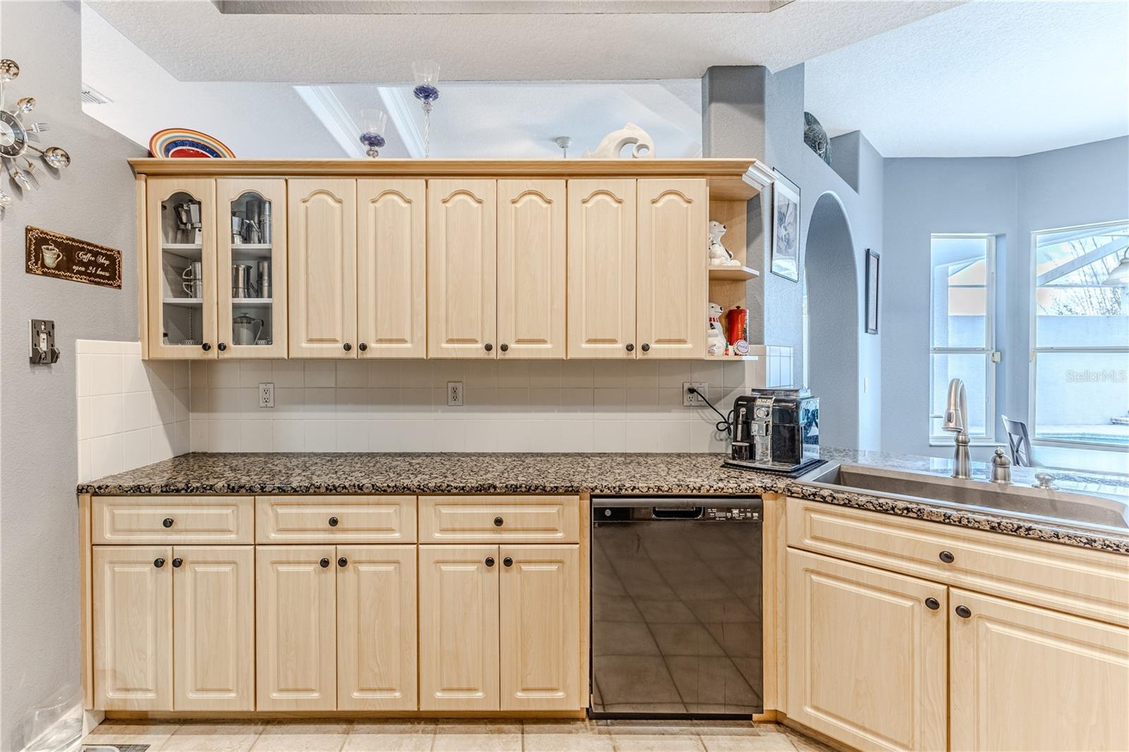 Listing photo id 17 for 12390 Glen Haven Street