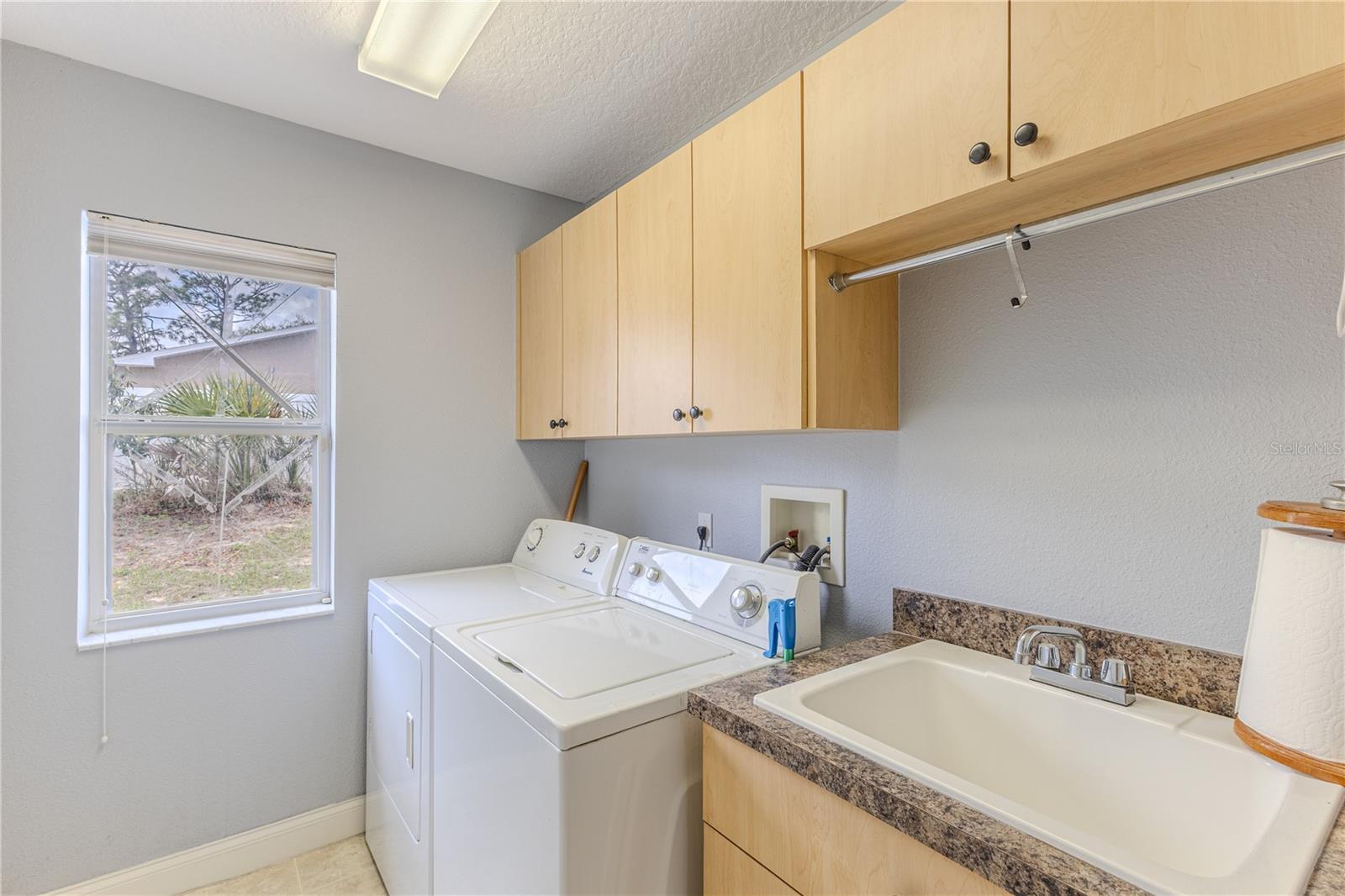 Listing photo id 21 for 12390 Glen Haven Street