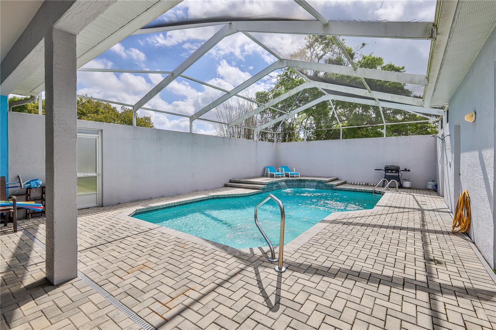 Listing photo id 1 for 12390 Glen Haven Street