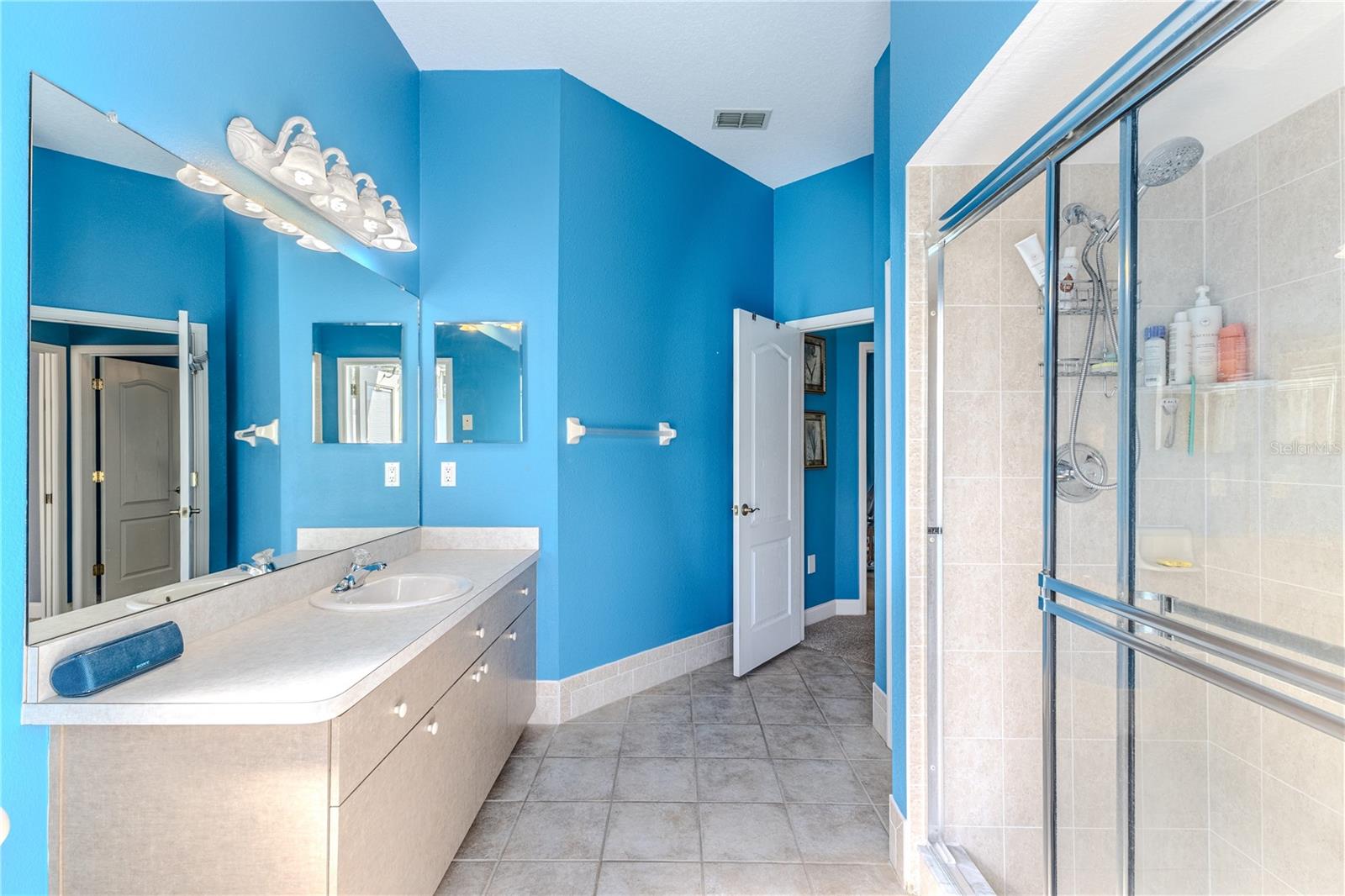 Listing photo id 47 for 12390 Glen Haven Street