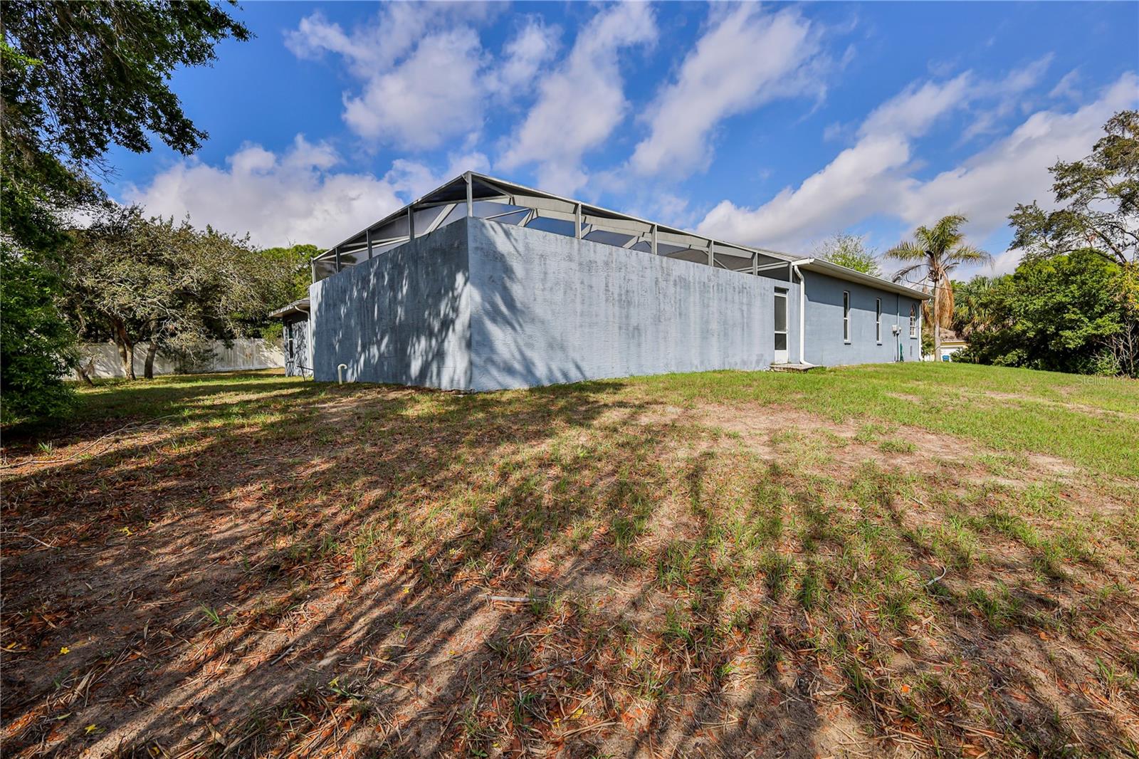 Listing photo id 53 for 12390 Glen Haven Street