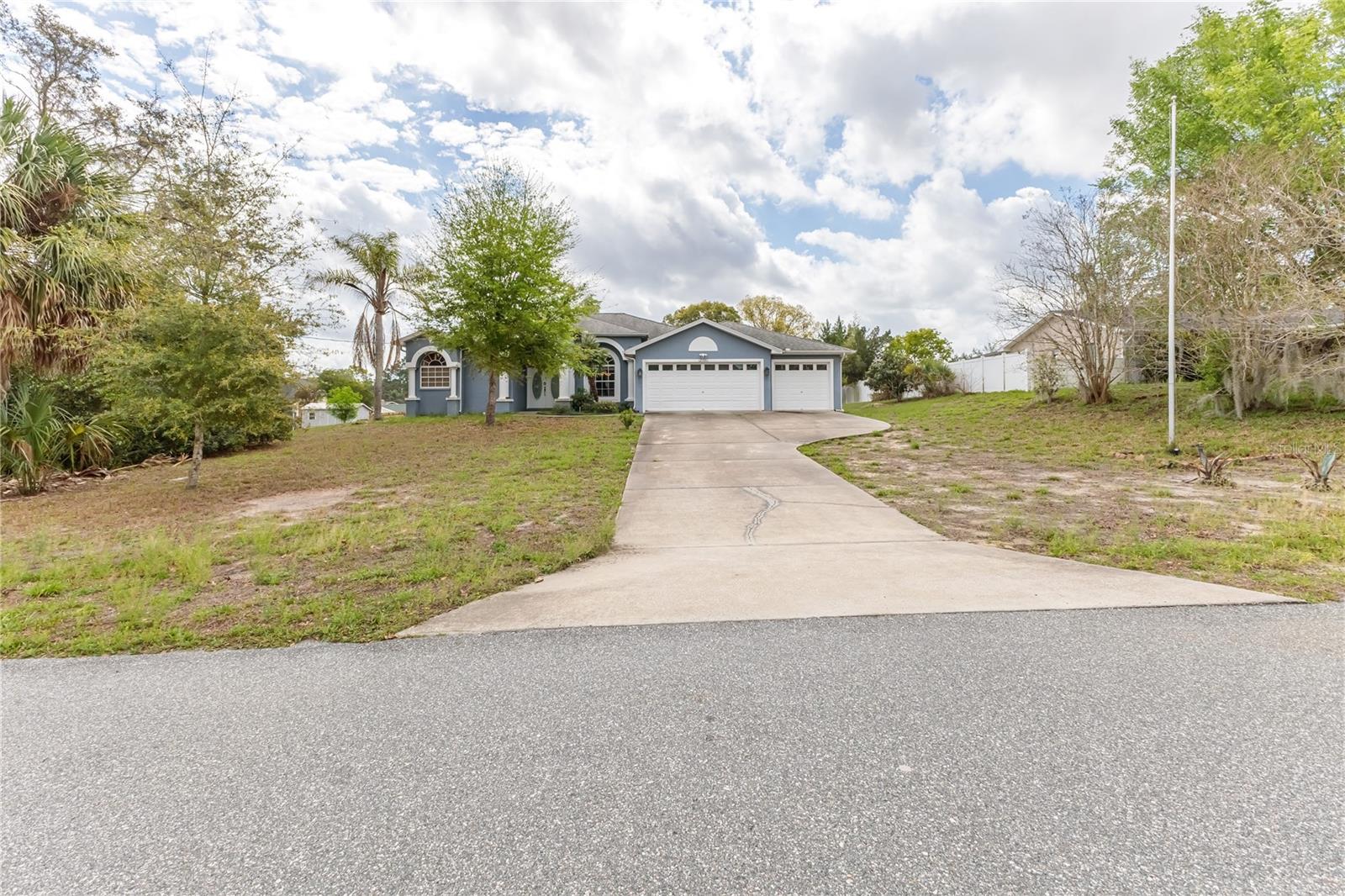 Listing photo id 57 for 12390 Glen Haven Street