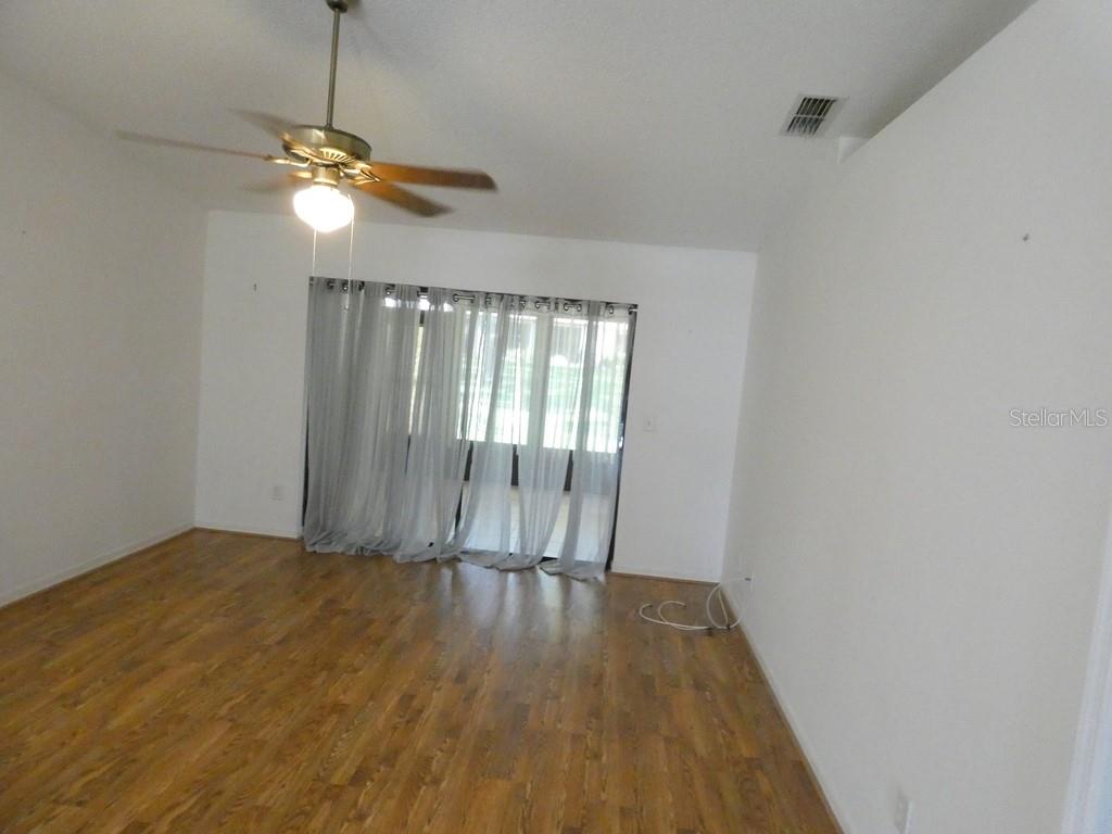 Image 19 of 30 For 2211 Eisenhower Drive 106