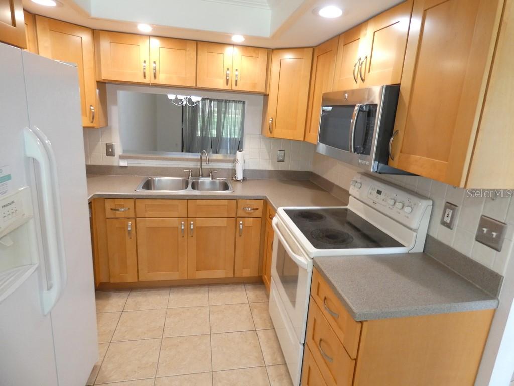 Image 2 of 30 For 2211 Eisenhower Drive 106