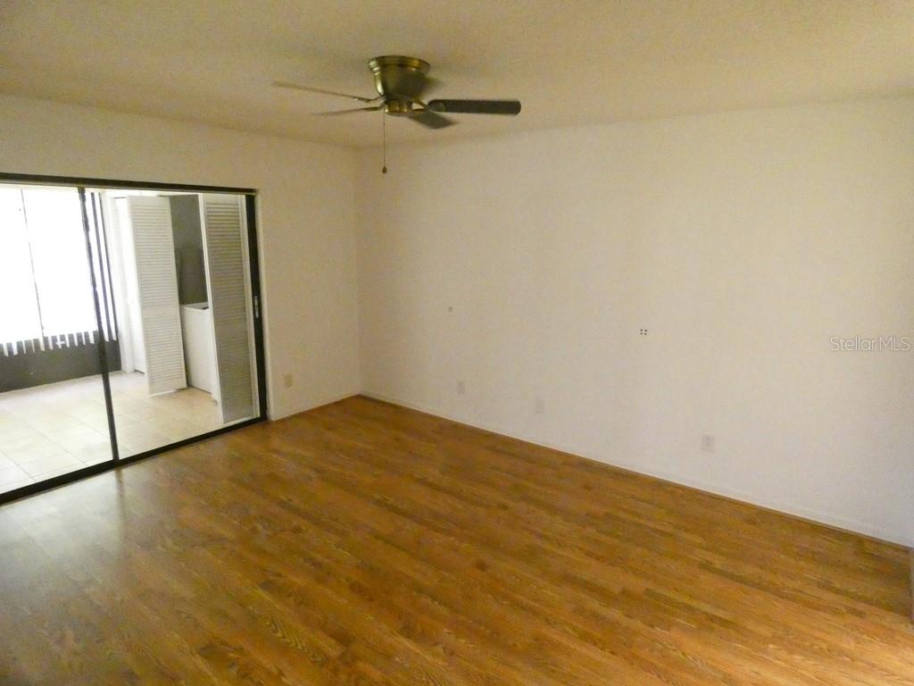 Image 20 of 30 For 2211 Eisenhower Drive 106