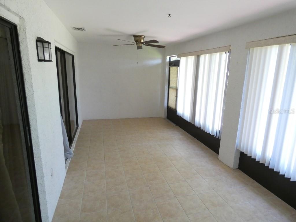 Image 27 of 30 For 2211 Eisenhower Drive 106