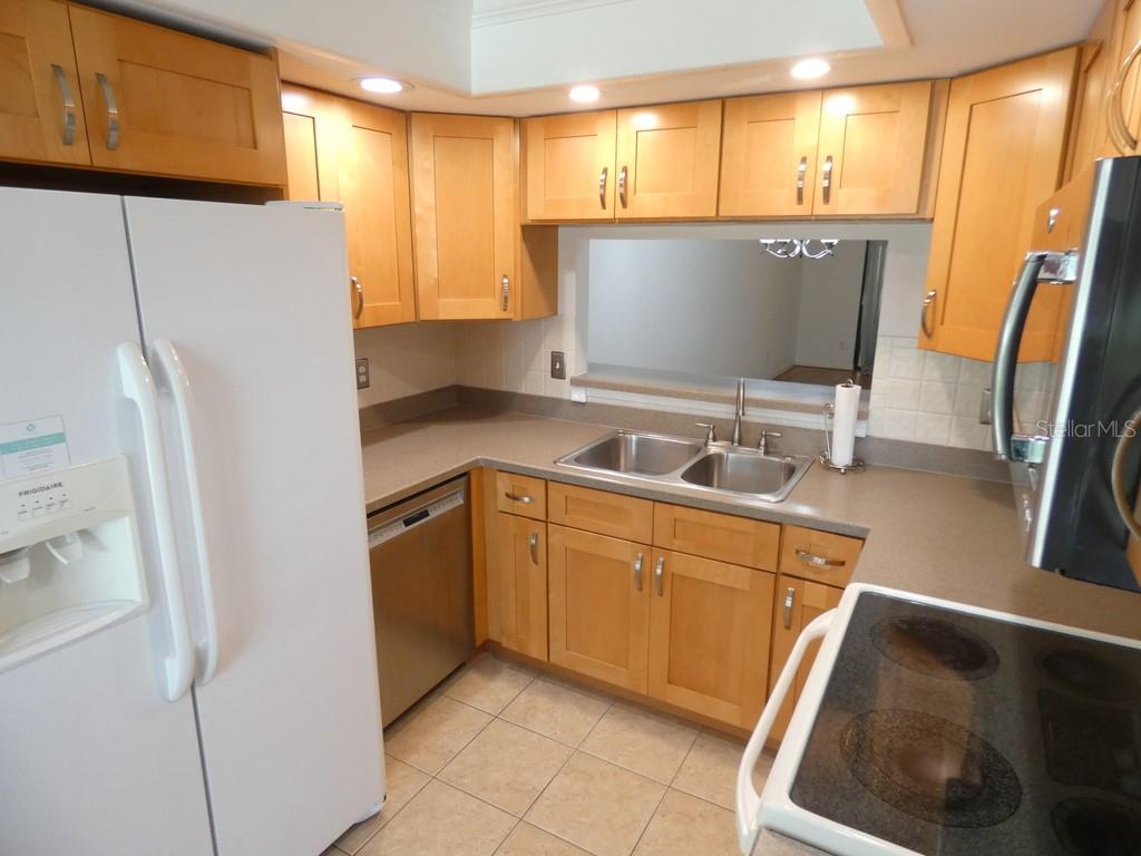 Image 3 of 30 For 2211 Eisenhower Drive 106