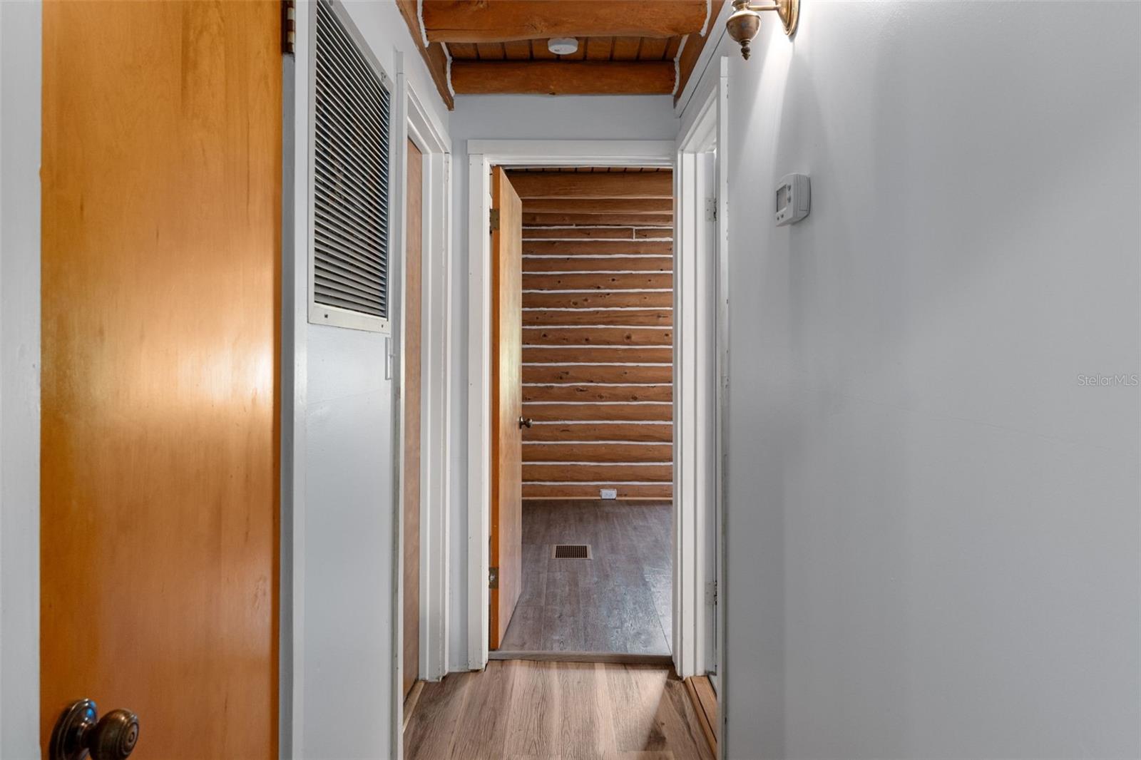 Listing photo id 11 for 5487 Cedar Lane