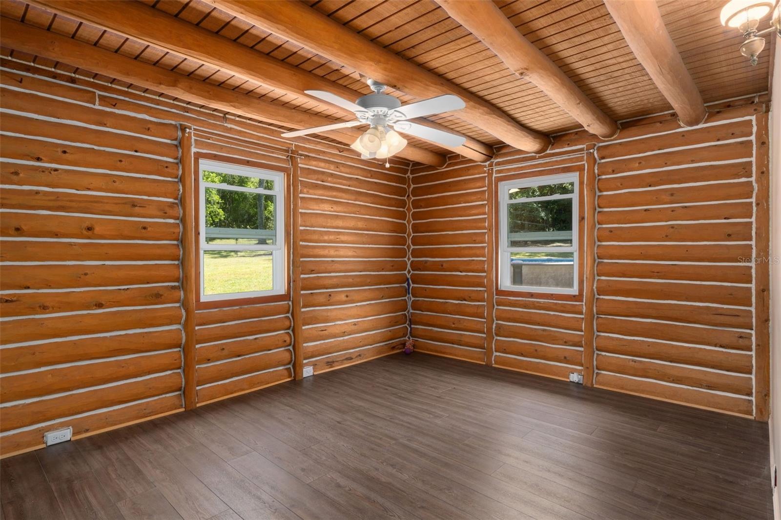 Listing photo id 12 for 5487 Cedar Lane