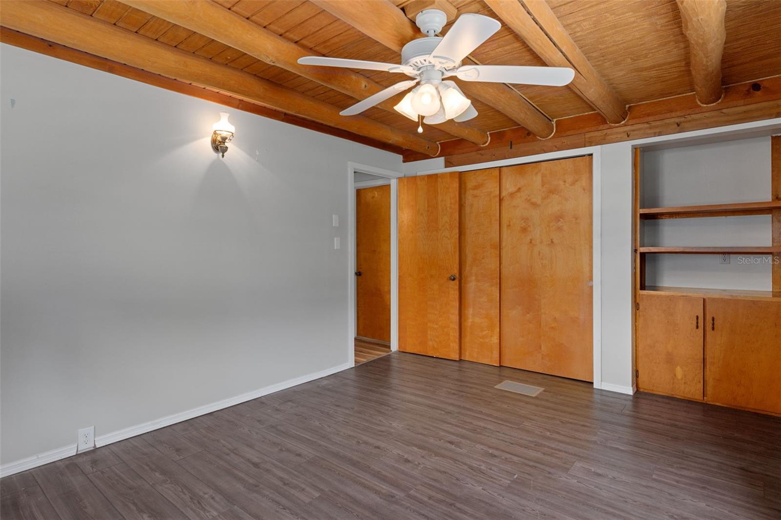 Listing photo id 13 for 5487 Cedar Lane