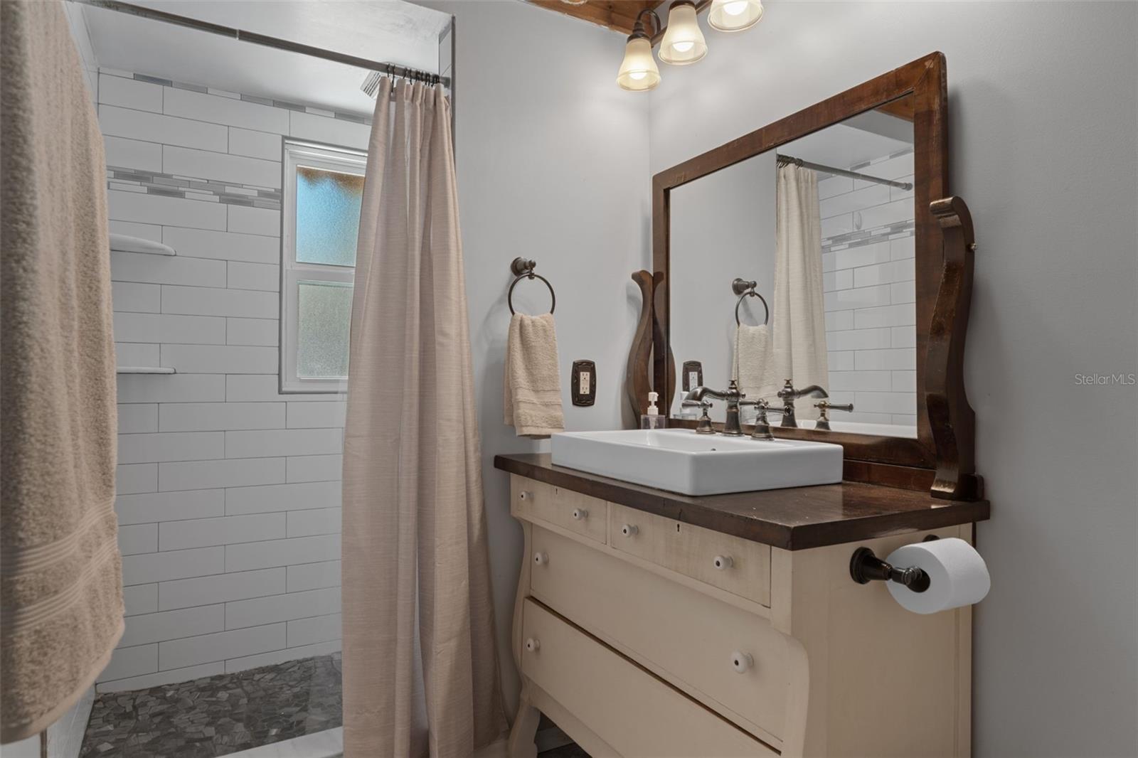 Listing photo id 14 for 5487 Cedar Lane