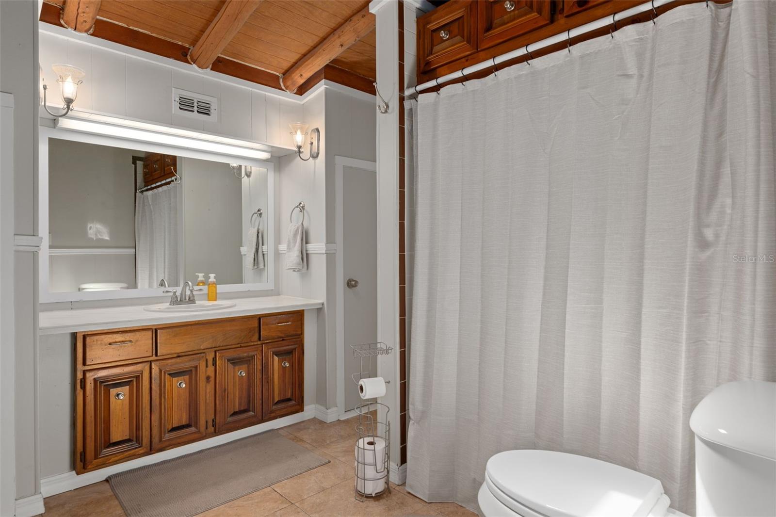 Listing photo id 22 for 5487 Cedar Lane