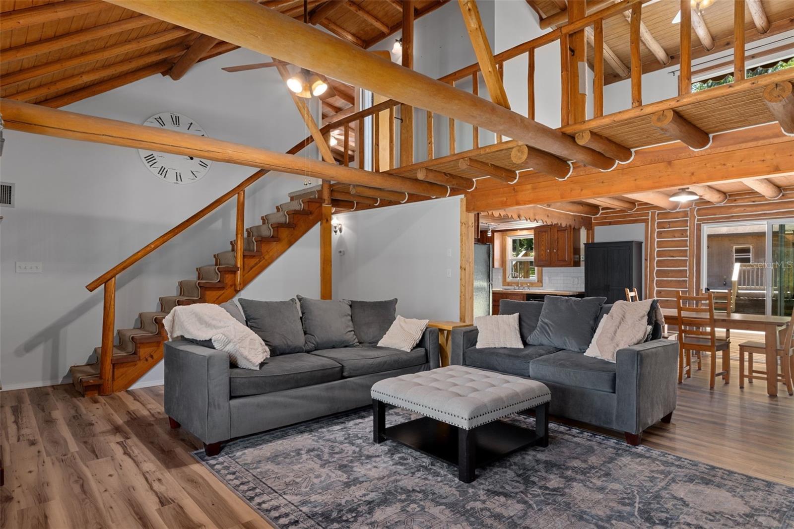 Listing photo id 2 for 5487 Cedar Lane