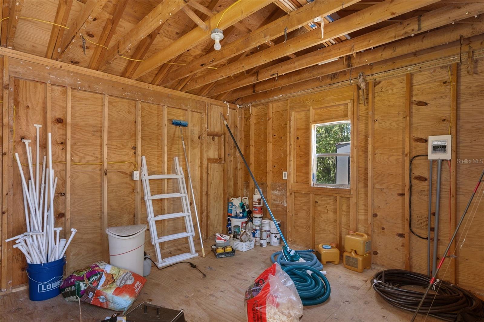 Listing photo id 43 for 5487 Cedar Lane