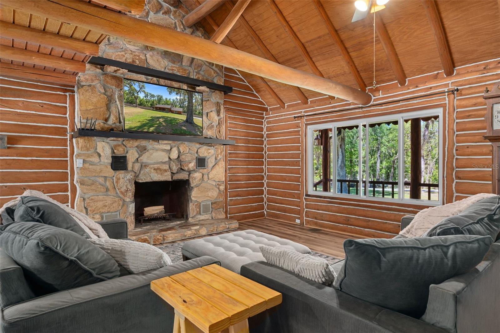 Listing photo id 5 for 5487 Cedar Lane