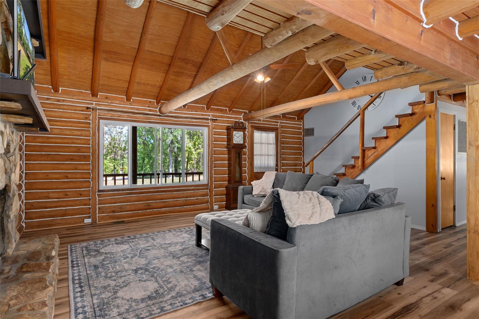 Listing photo id 6 for 5487 Cedar Lane