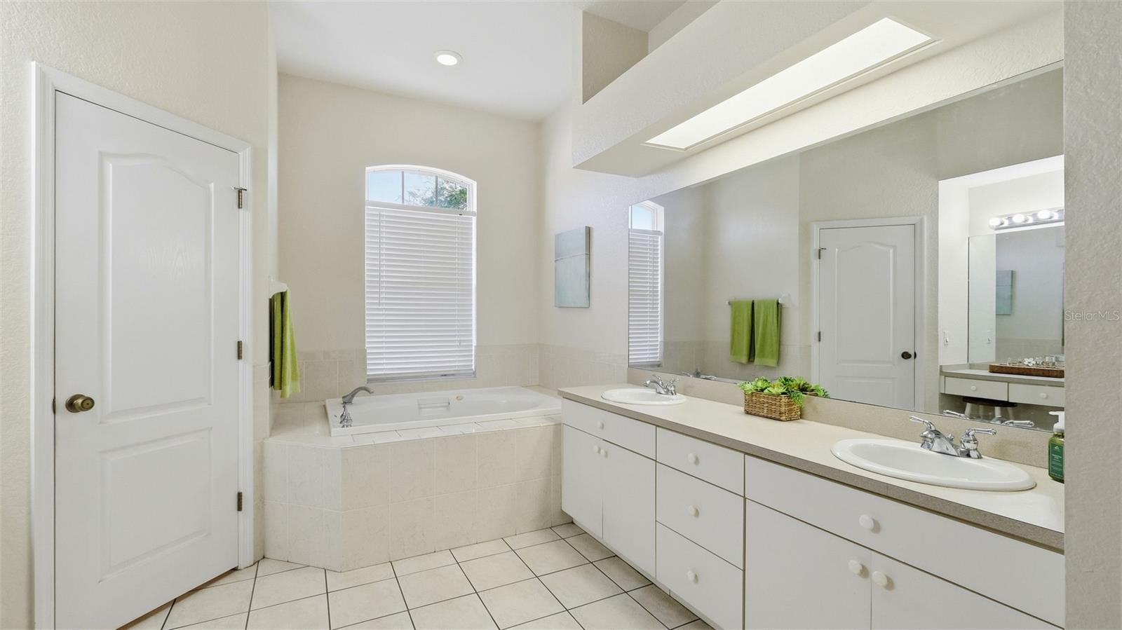 Image 18 of 63 For 15455 Cambria Drive