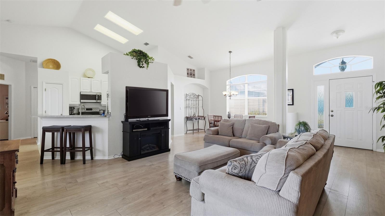 Image 8 of 63 For 15455 Cambria Drive