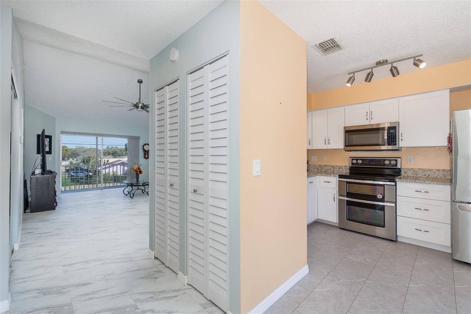 Image 6 of 27 For 4933 Myrtle Oak Drive 23