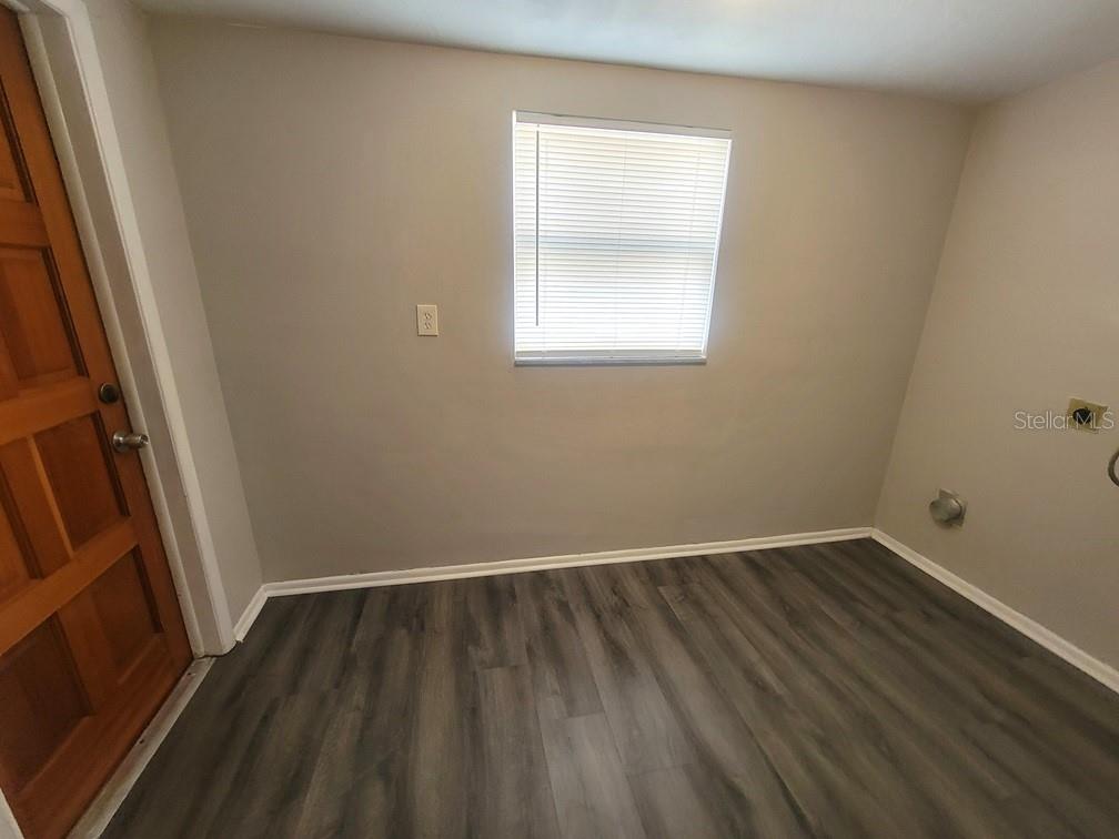 Image 11 of 26 For 10920 Oakdale Avenue