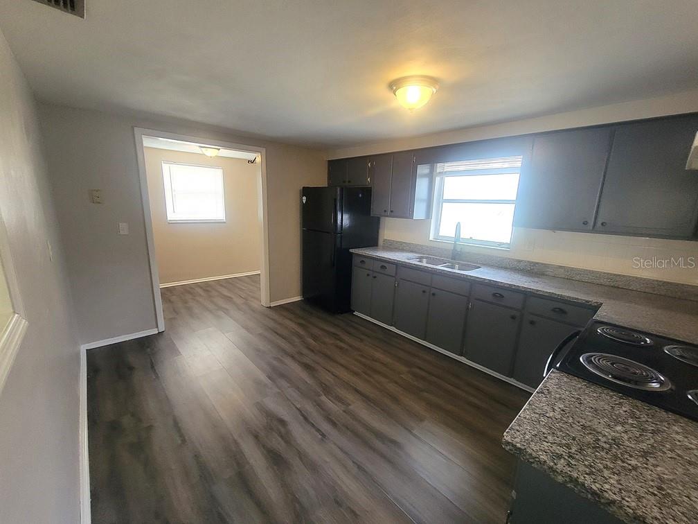 Image 8 of 26 For 10920 Oakdale Avenue